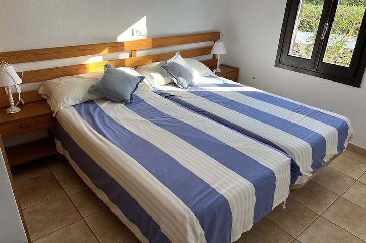 Menorcan house for families in front of the beach with Wifi and air conditioning in Son Xoriguer, Ciutadella