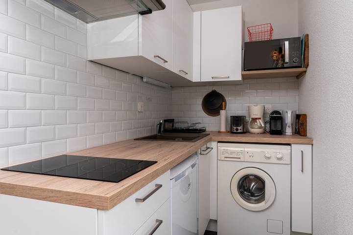 Entire apartment, Apartment 'Ty Soleil – Near the Sea' with Balcony and Wi-Fi in Carnac, Côte des Mégalithes