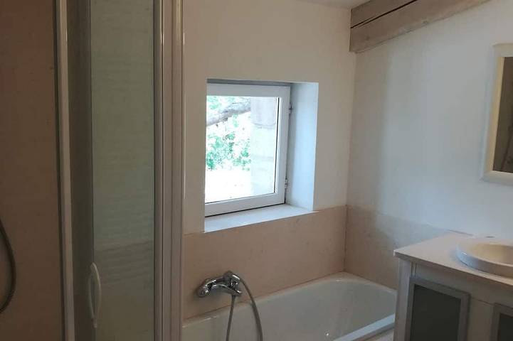 Gîte pour 4 personnes, avec terrasse et jardin dans Village de Gordes - 3