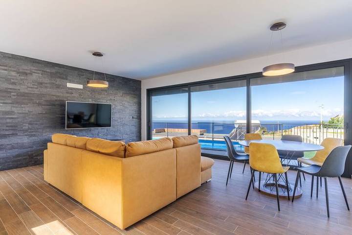 Location de vacances pour 4 personnes, avec jardin et piscine, adapté aux familles dans Estreito da Calheta - 3