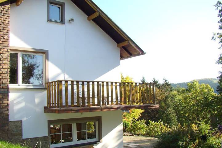 Villa für 7 Personen, mit Balkon und Garten
