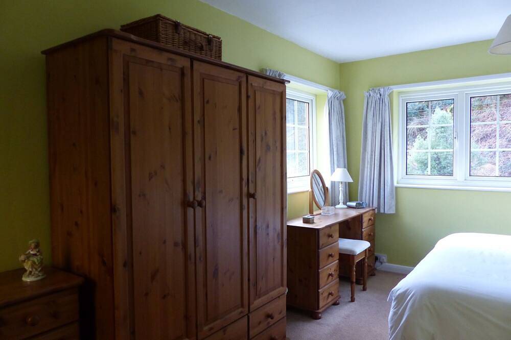 Tanglewood: idyllic two-bedroom cottage in Exmoor National Park in Porlock, Somerset