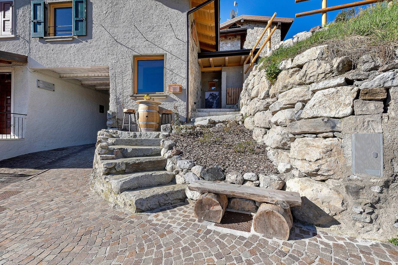 Chalet 'Al Volt' con Vista Montagna, Terrazza Privata e Giardino Privato in Voiandes, Tremosine