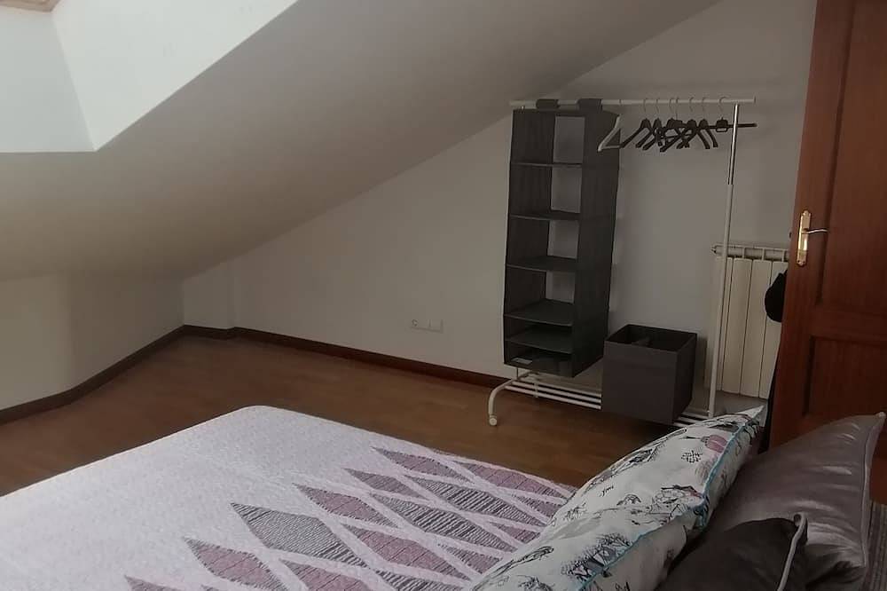 Entire apartment, 3 bedrooms penthouse in the center of Cangas de Onis in El Puente, Cangas de Onís