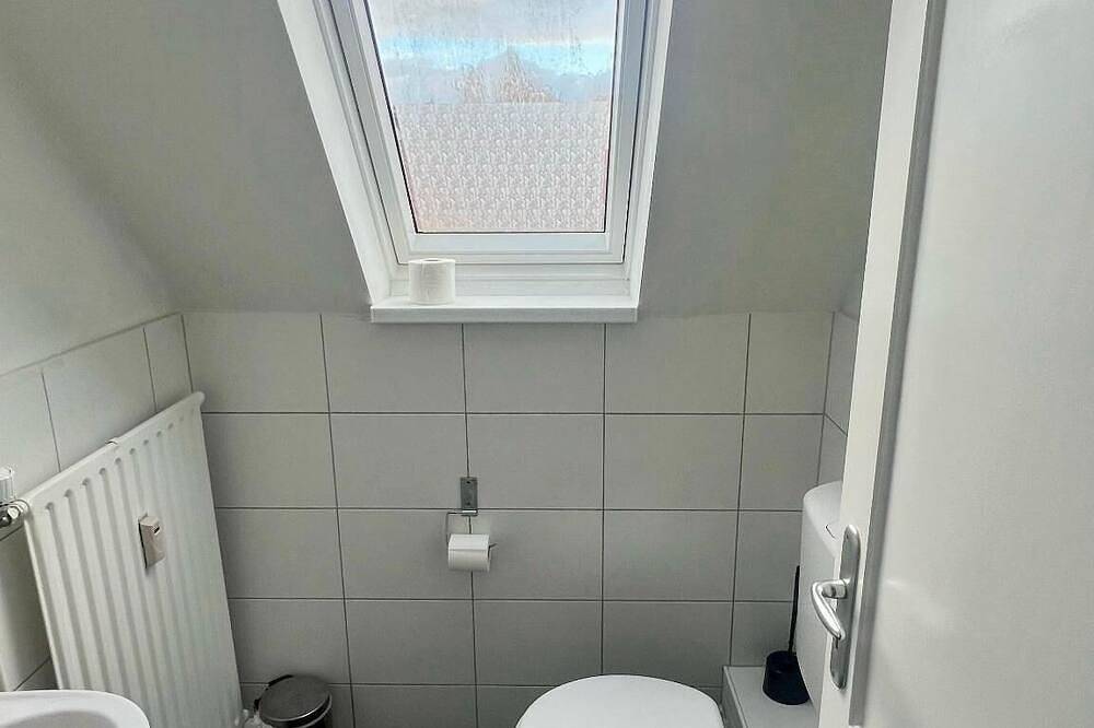 Ganze Wohnung, Gutenbergstraße 13 - 2 Schlafzimmer mit Wohnzimmer in Neumünster, Schleswig-Holstein Binnenland