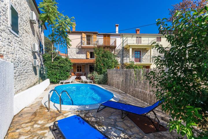 BnB für 6 Personen, mit Balkon/Terrasse und Pool in Kroatien - 3