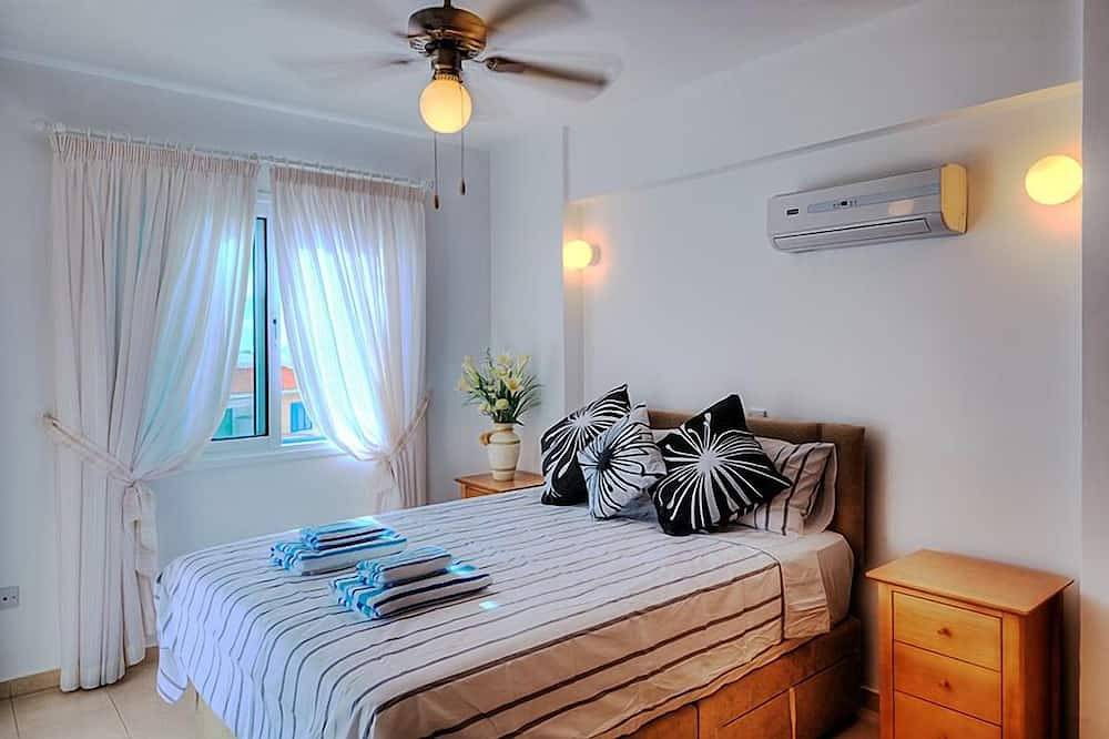 Ganze Wohnung, Atemberaubendes Penthouse mit Meerblick, großer Dachterrasse und Pool. in Peyia, Südzypern