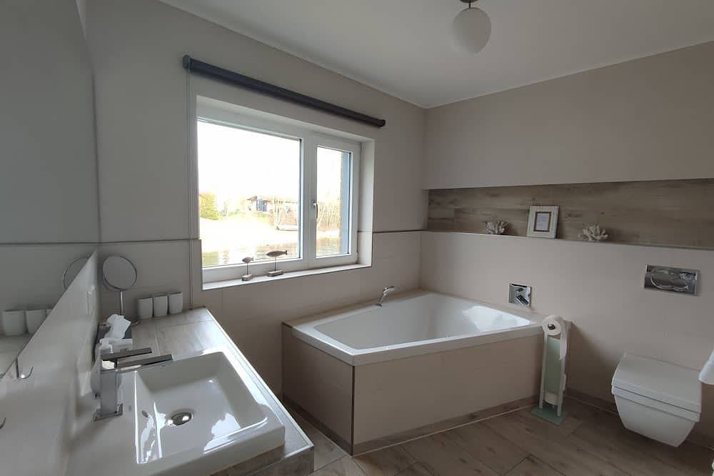 4. Schwimmendes Ferienhaus Möwenblick auf Liegeplatz 1 - Schwimmende in Laasow, Vetschau