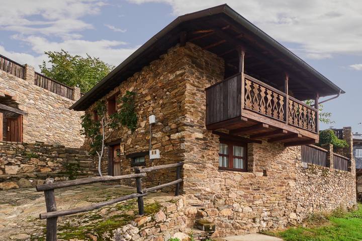 Casa rural para 4 personas, con balcón, Se admiten mascotas - 1