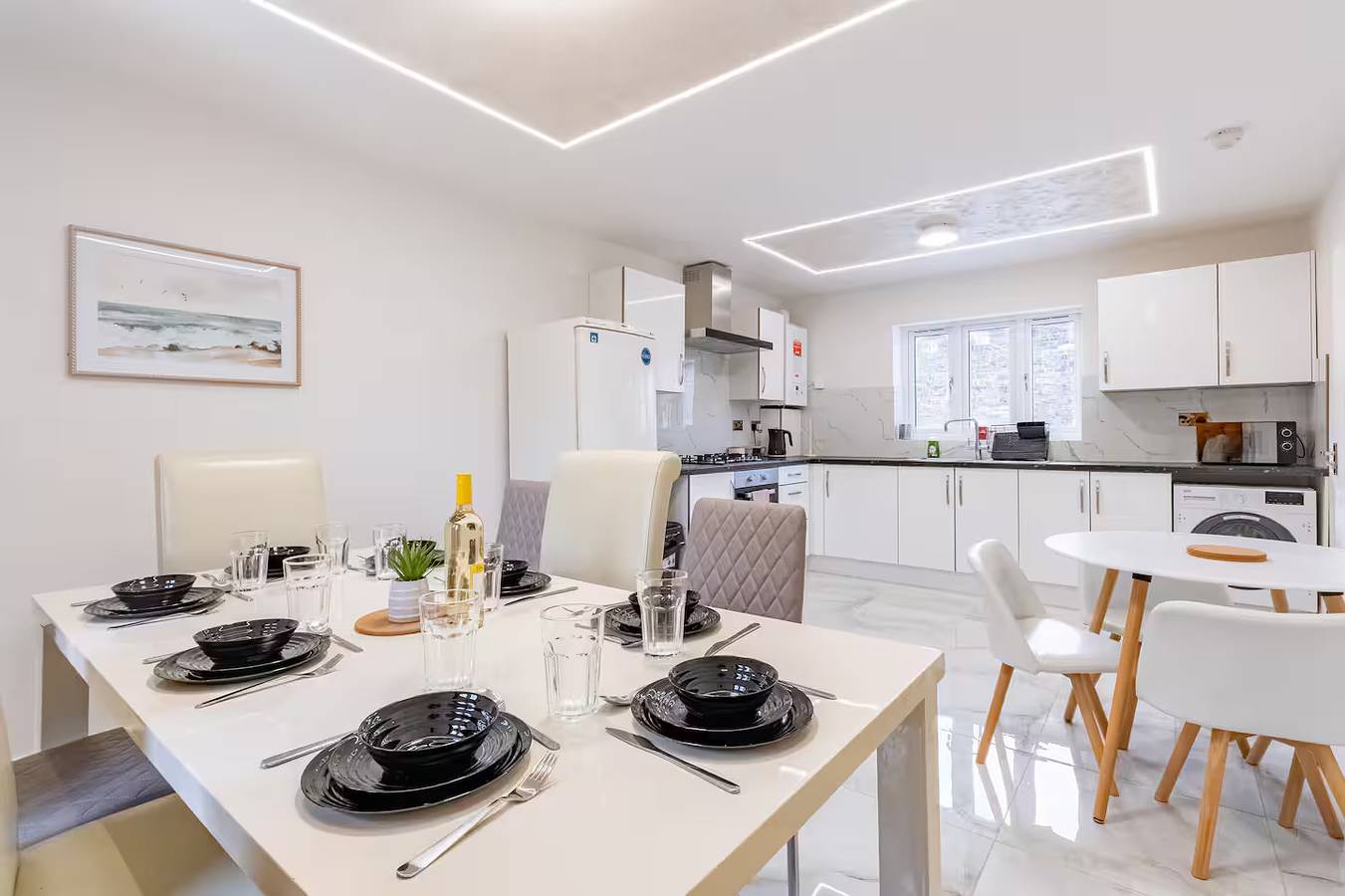 Hamlet Hideaway | Sleeps 14| Off Street Parking - Pass the Keys in Westcliff-on-Sea, Southend-on-Sea