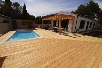 Location de vacances pour 8 personnes, avec terrasse et jardin à Aimargues