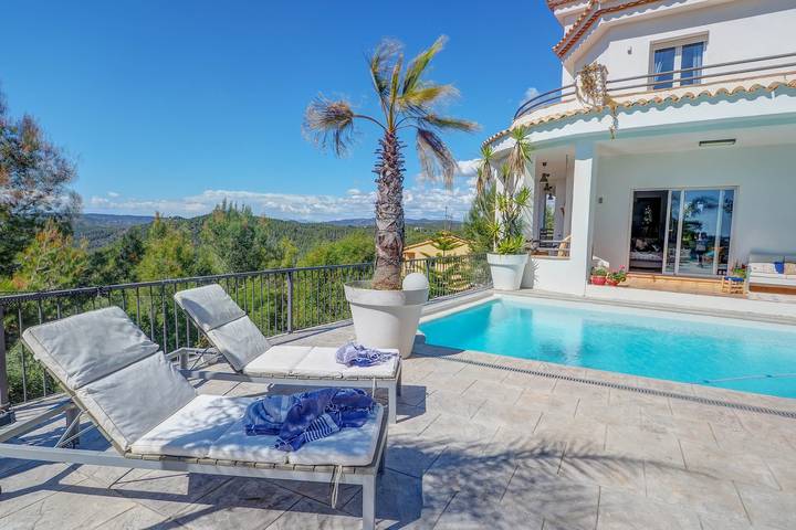 Chalet para 10 personas, con terraza además de jardín y piscina en Garraf - 3