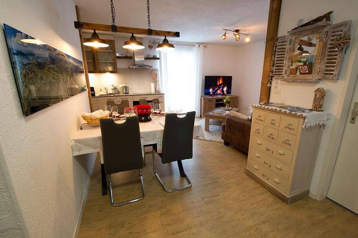 Apartamento vacacional entero, Apartamento de vacaciones para 2 personas con jardín in Selle (desambiguación), Schwyz