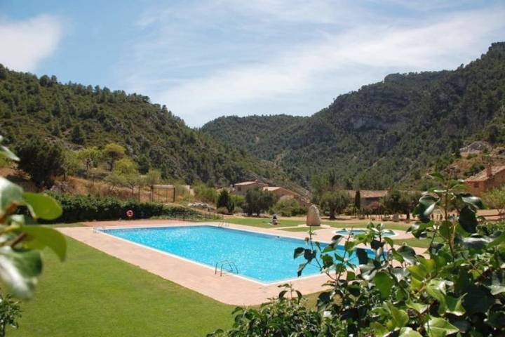 Casa rural para 16 personas, con piscina además de vistas y terraza, Familias con niños en Terra Alta - 2
