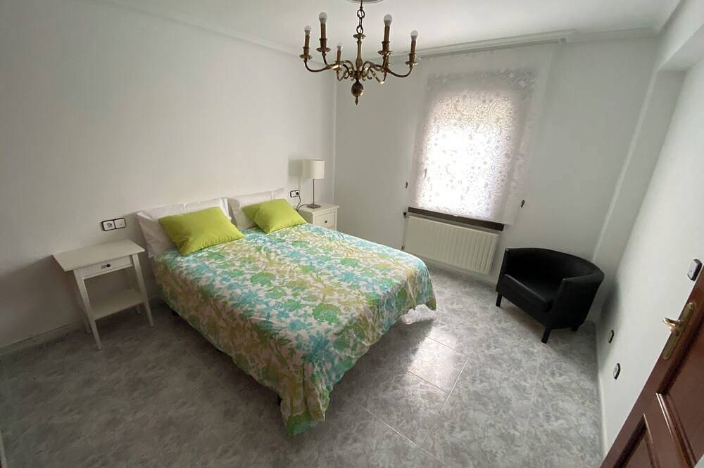 Mera, casa con gran jardín a 300 metros de la playa. in Serantes, Oleiros (Espanha)