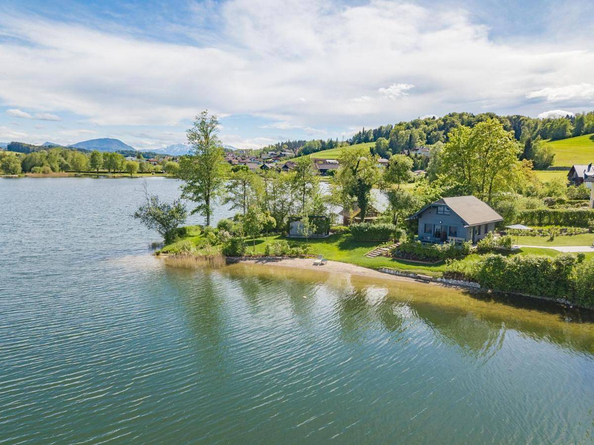 Exklusives Seehaus Lakehouse in Bestlage mit privaten Sandstrand inklusive Boot, Kajak, Sup in Obertrum am See, Bezirk Salzburg-Umgebung