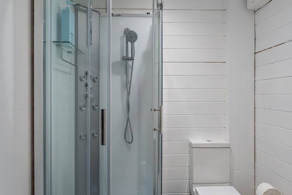 Walliswood Lodge - Rural Retreat - Newly converted, Wood Burner, Air Con, wi-fi in Abinger, Surrey