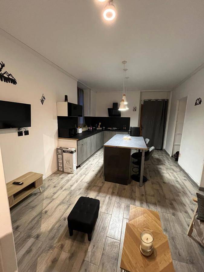 Appartement de vacances pour 4 personnes, avec piscine ainsi que vue et balcon