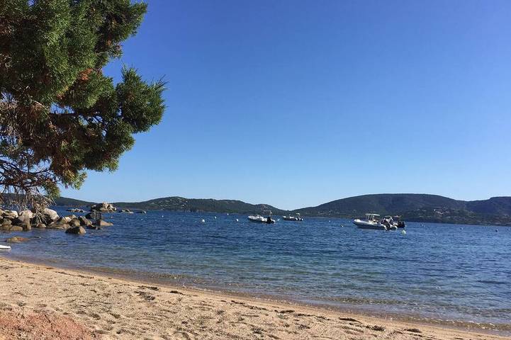 Location de vacances pour 7 personnes, avec terrasse et jardin dans Plage Cala Rossa