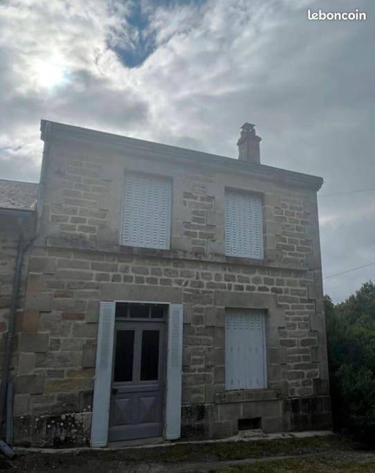 Gîte pour 4 personnes, avec jardin et vue, animaux acceptés à Saint-Martin-Château