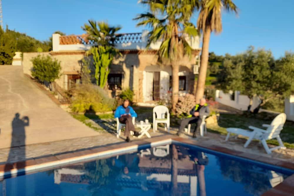 Las Palmeras, romantic vacation home with private pool in a secluded location in Algodonales, White Villages