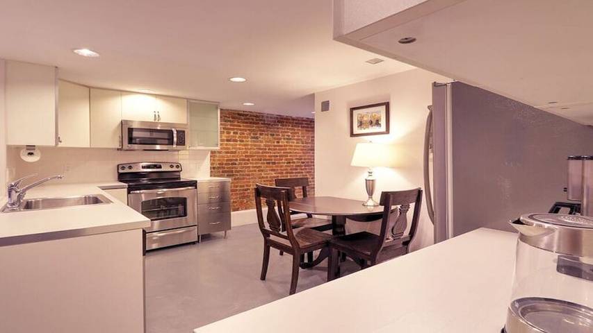 Vacation rental for 12 people in Dupont Circle