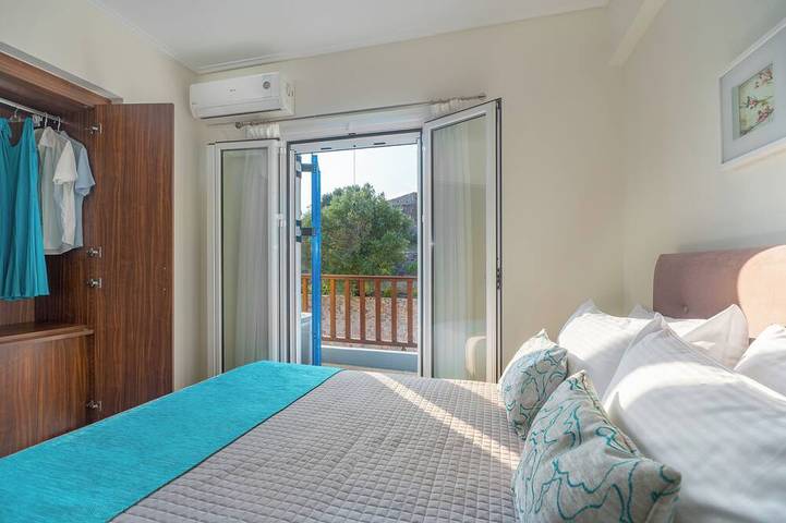 Location de vacances pour 12 personnes, avec jardin et balcon dans Perdika - 4