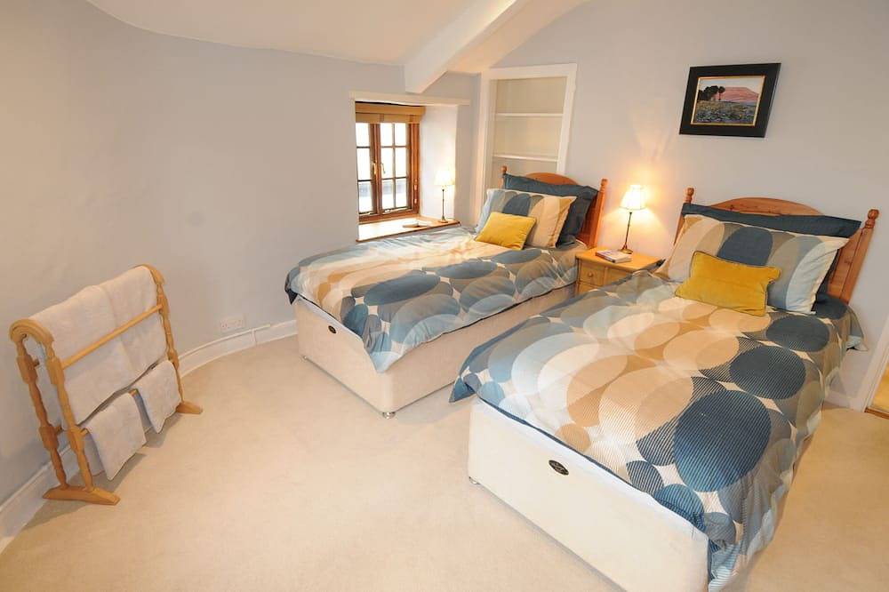 Classic-Cottage-Private Bathroom-Countryside view in Charmouth, Dorset