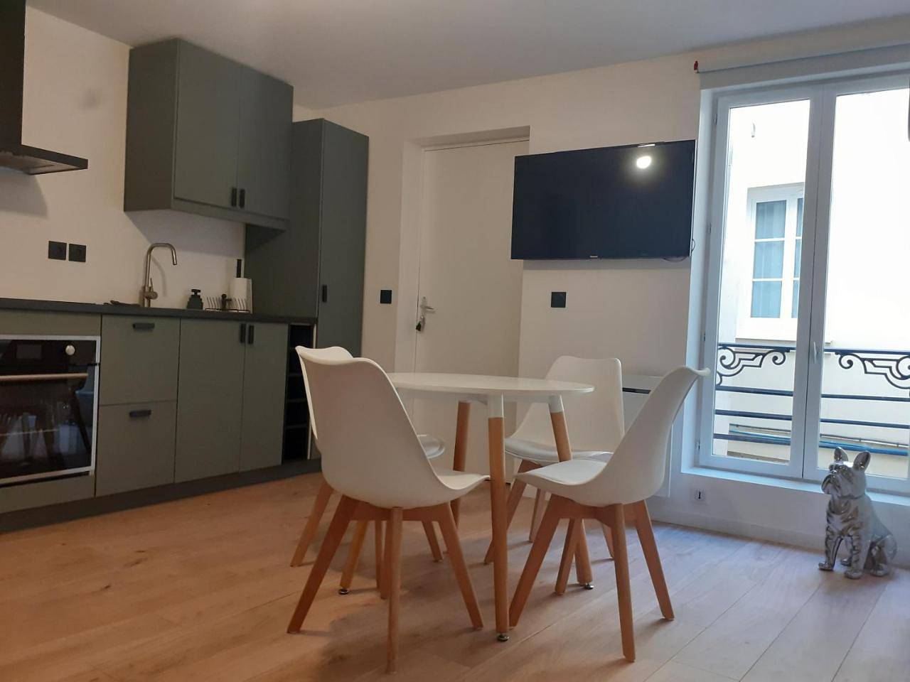 Appartement entier, One-Bedroom Apartment in Saint-Germain-en-Laye, Yvelines