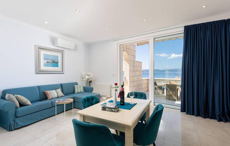 Ganze Ferienwohnung, Gemütliche Ferienwohnung 2 km vom Strand entfernt mit WLAN, Klimaanlage, Terrasse und Parkplatz in Punta Rata, Brela