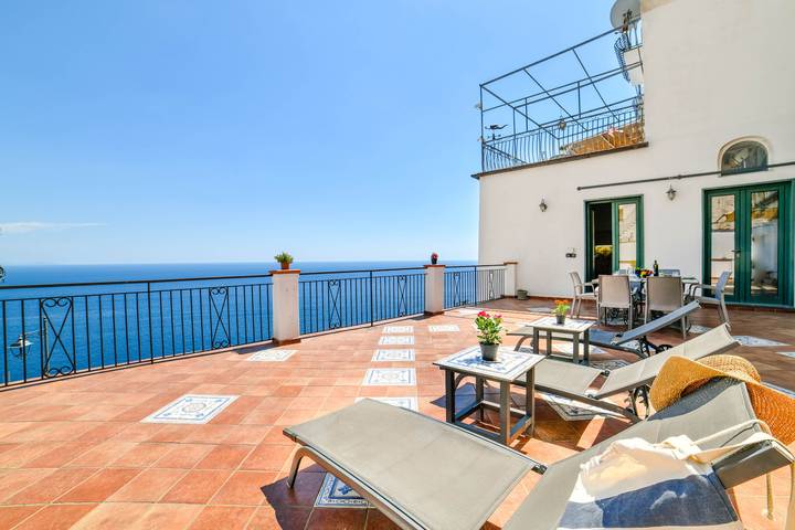 Holiday rental for 8 people, with balcony in Praiano