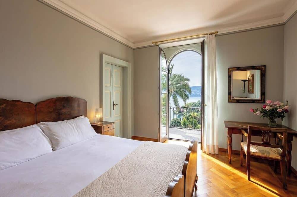 Villino San Remigio - 9 Bedrooms 18 Pax in Verbania, Comune di Verbania