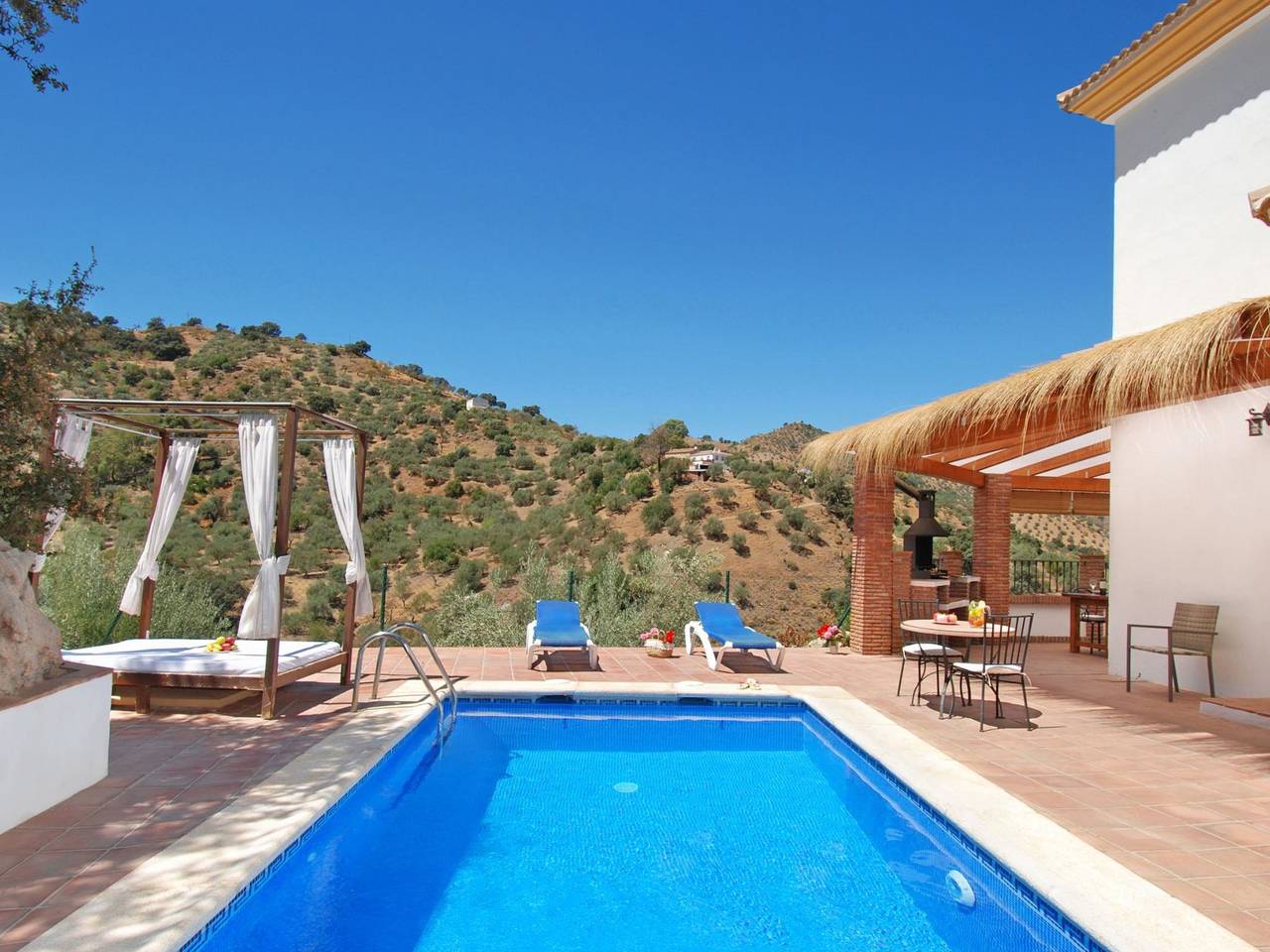 Villa Los Pinos, Beheizter Pool, Wifi, Ac, Bbq in Comares, Provincia de Málaga