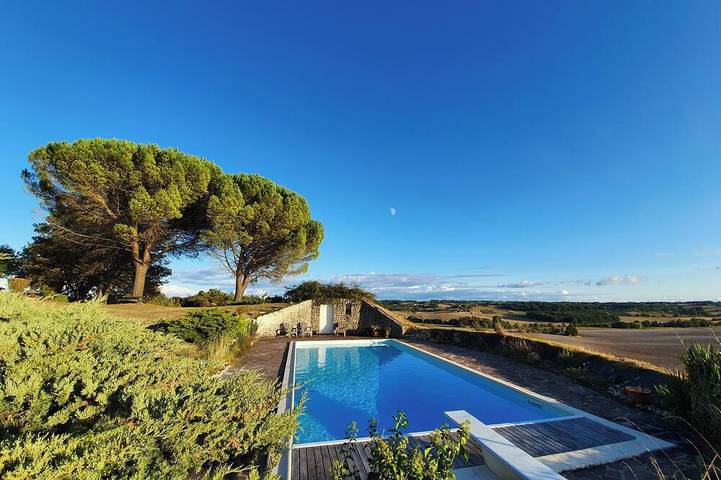 Location de vacances pour 14 personnes, avec Terrasse et Jardin à Saint-Martial-de-Mirambeau