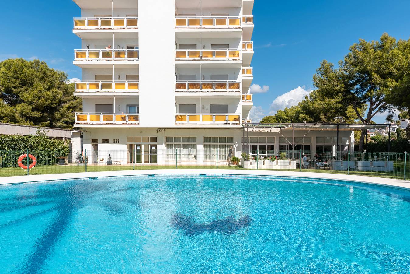 Entire apartment, Apartment 'Con Vistas Al Mar' with Sea View, Wi-Fi and Air Conditioning in Nueva Andalucia Golf Valley, Marbella
