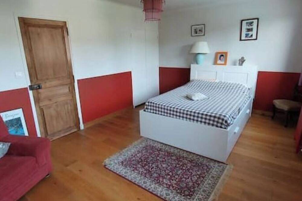 Maison Calme Avec Piscine de 150 m2 à Proximité du Centre in Brignoles, Brignoles region