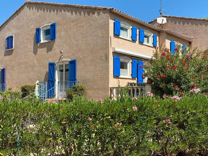 Casa de vacaciones para 10 personas, con piscina y piscina para niños además de vistas y jardín - 1