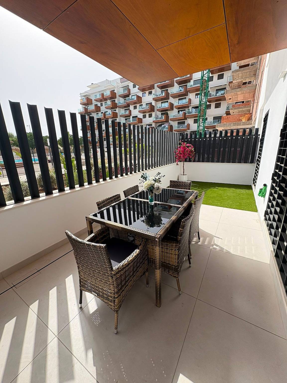 Apartamento entero, Apartamento en primera línea de playa con piscina y terraza in Torre del Mar, Costa del Sol