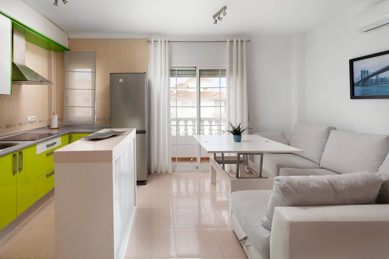 Apartamento entero, Apartamento 'Ático El Morche' con vistas al mar, Wi-Fi y aire acondicionado in Torrox Costa, Torrox
