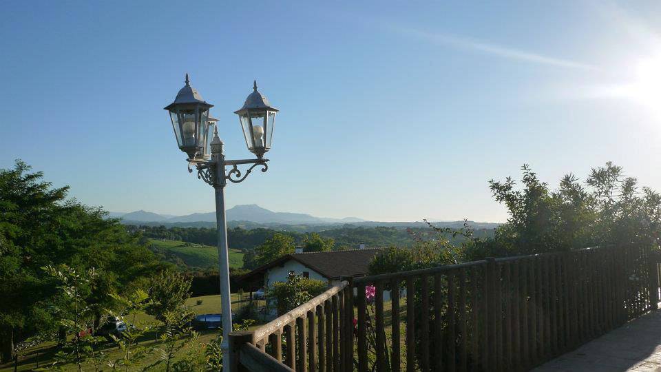 Katalin Gorri Etxea Chambres d'hôtes - Péonia in Halsou, Région de Bayonne