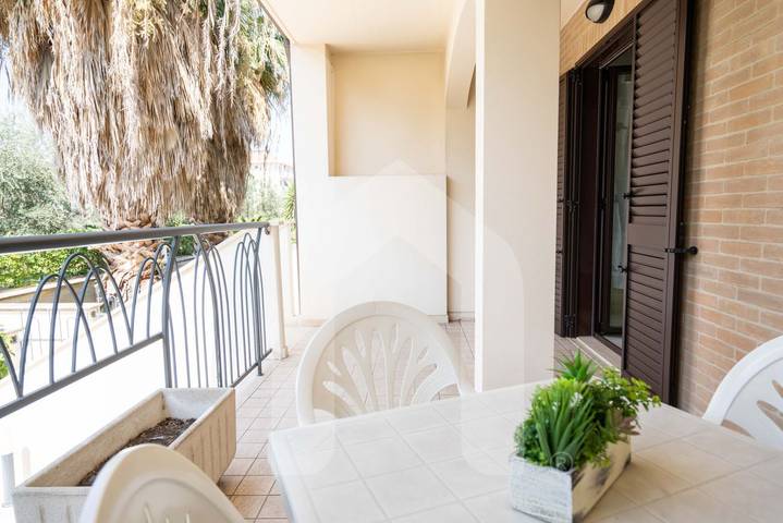 Ganze Wohnung, Ferienwohnung für 4 Personen mit Balkon/Terrasse in Bagni Saint Tropez, Pineto