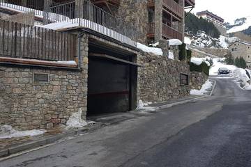 Gîte pour 4 personnes, avec jardin ainsi que vue et balcon dans Incles
