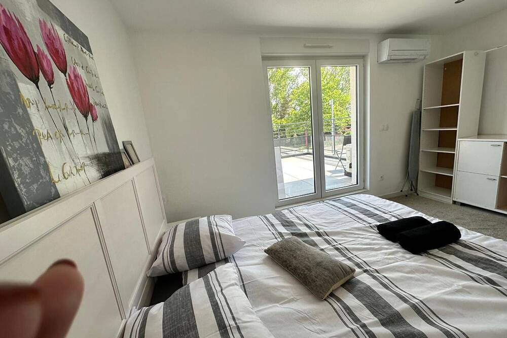 Holiday Home 'Résidence Foch' with Balcony and Wi-Fi in Lingolsheim, Strasbourg region