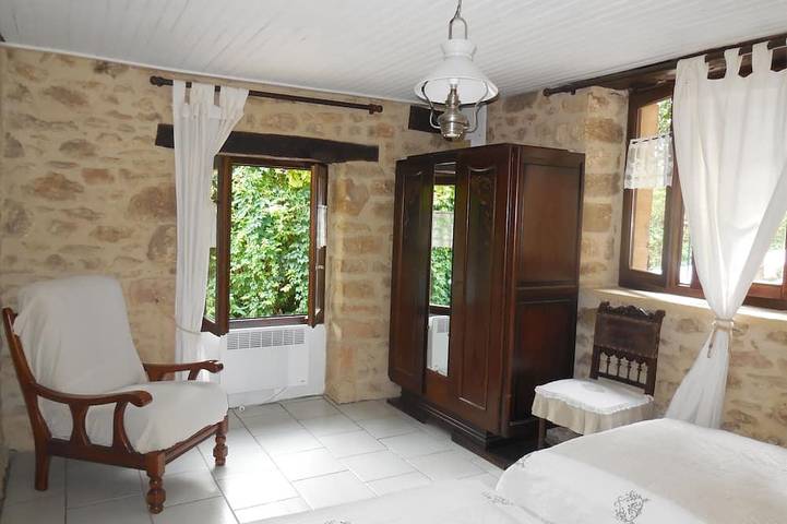 Gîte pour 3 personnes, avec jacuzzi ainsi que terrasse et jardin à Valojoulx - 3