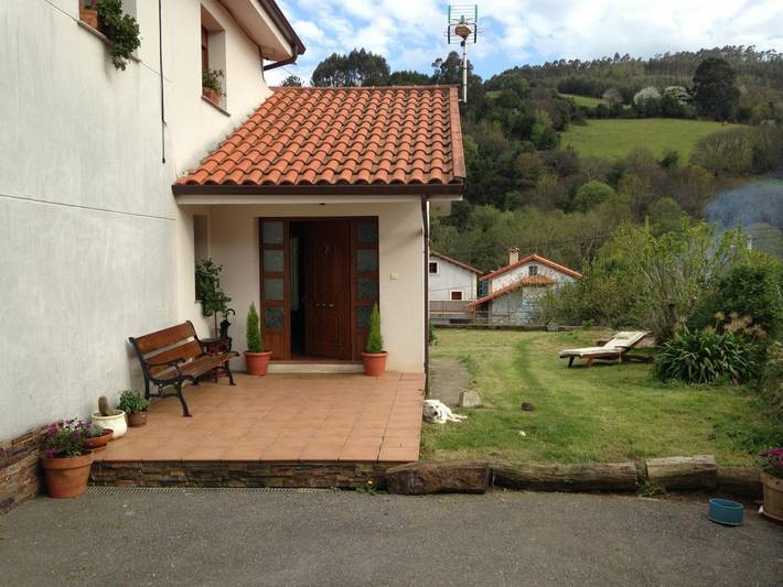 Casa de vacaciones 'La Casina Del Huerto' con vistas a la montaña y piscina in Castrillón, Costa Verde