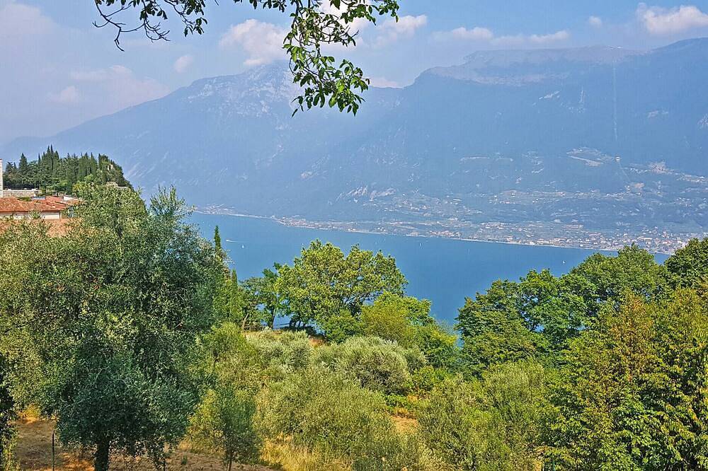 Villa Paradiso Lake View Balcony Garden in Pieve di Tremosine, Tremosine
