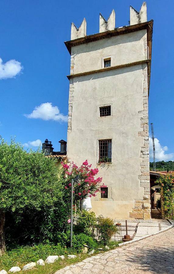 Privatzimmer für 2 Personen, mit Terrasse und Garten sowie Pool