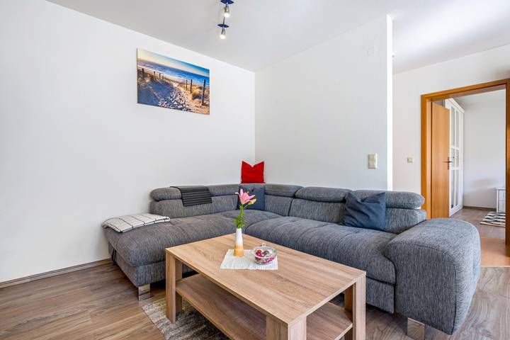 Hel lejlighed, Modern Apartment 'Haus Heselschwerdt' with Private Terrace and Wi-Fi in Neubulach, Nord Sortskoven