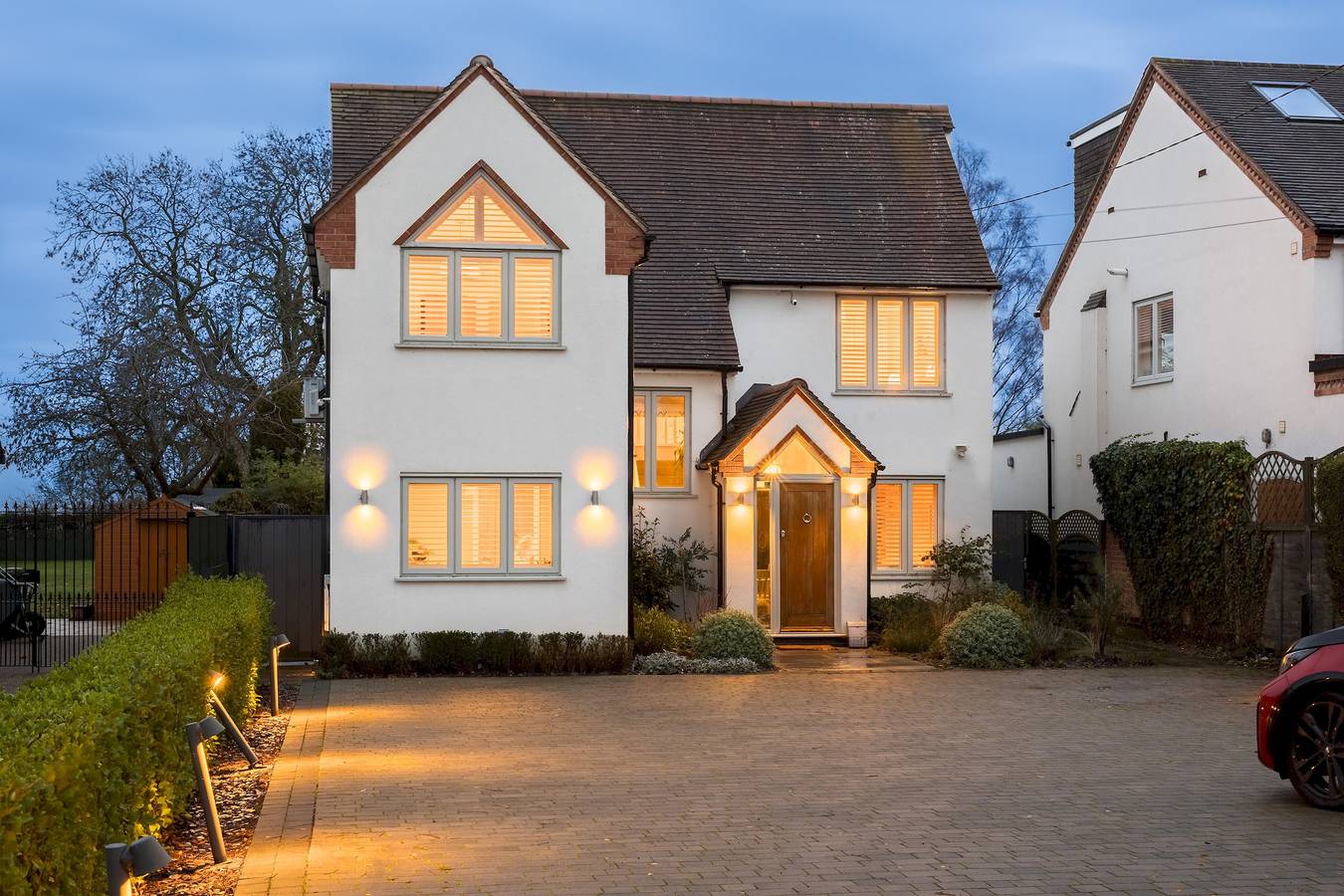 Large & Modern 4 Bed Family Home - Pass the Keys in Warwickshire