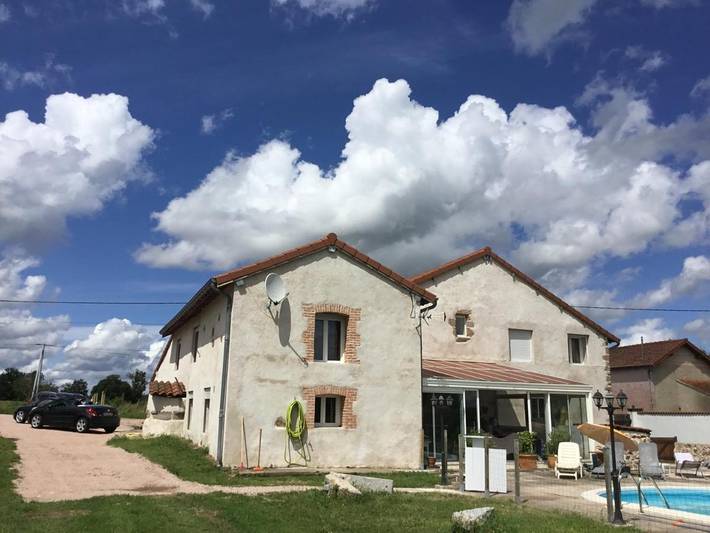 Chambre d’hôte pour 2 personnes, avec jacuzzi ainsi que piscine et jardin dans la Loire